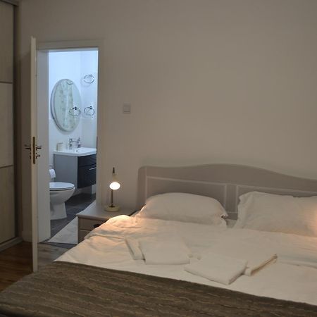 Victoria Plaza Two Bdr Apt Apartment บูคาเรสต์ ภายนอก รูปภาพ