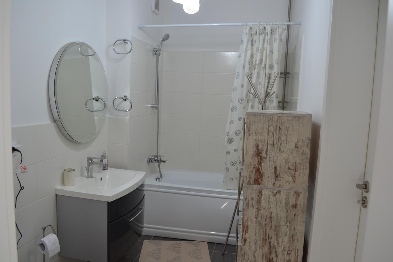 Victoria Plaza Two Bdr Apt Apartment บูคาเรสต์ ภายนอก รูปภาพ